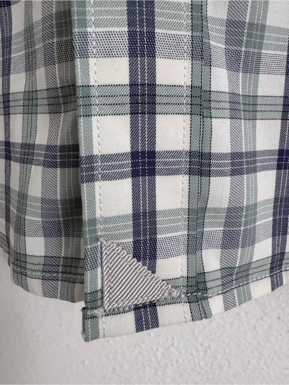 UNTUCKit Men’s Gray Green Navy Plaid Shirt Large Slim Fit